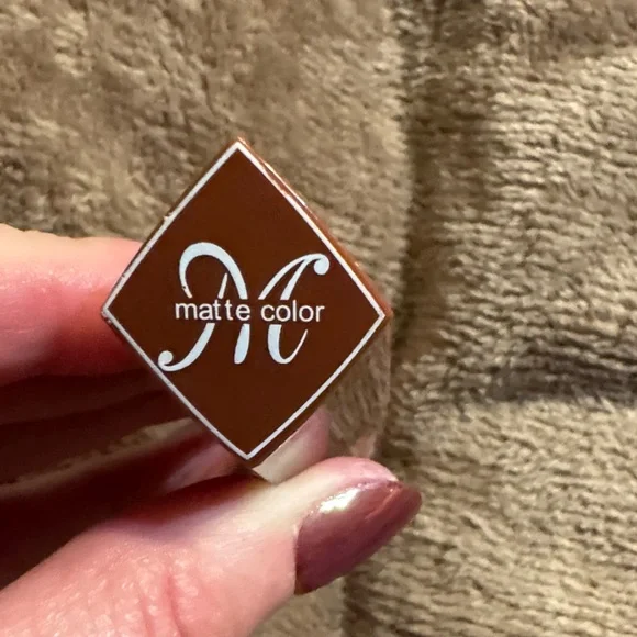 Brown Lip Gloss - Picture 3 of 3